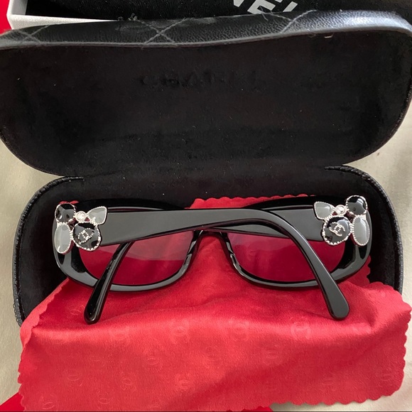 CHANEL SUNGLASSES - Picture 1 of 8